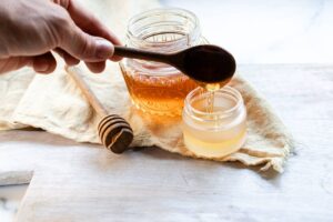 Honey for healing chapped lips in winte